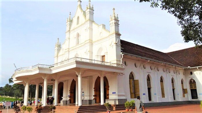 pilgrims in kottayam, bharananghanam church