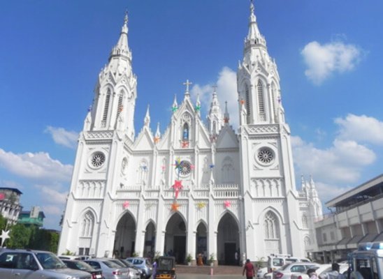 pilgrims in thrissur, basilica of our lady pf dolours