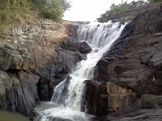 waterfalls in Wayanad, places to visit in kerala, kanthanpara waterfalls
