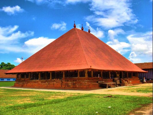 pilgrims in thrissur, koodalmanikyam temple