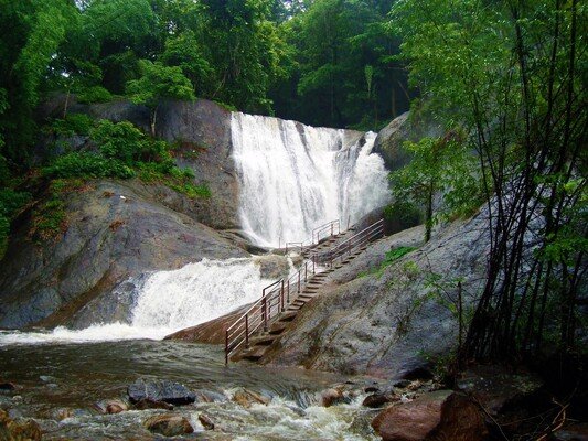 waterfalls in kollam, kumbhavurutty waterfalls