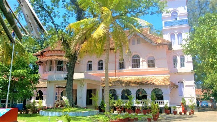 palaces in kollam, thevally palace