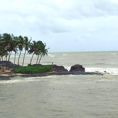 beaches in malappuram, vallikunnu beach, places to visit in Kerala