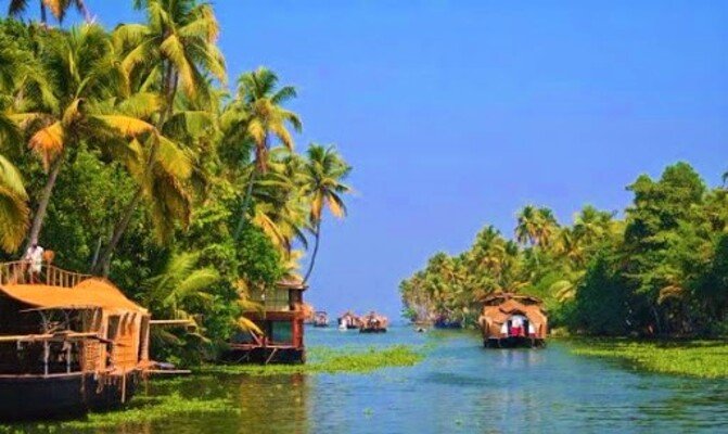 backwaters in alleppey, places to visit in kerala, kayamkulam lake