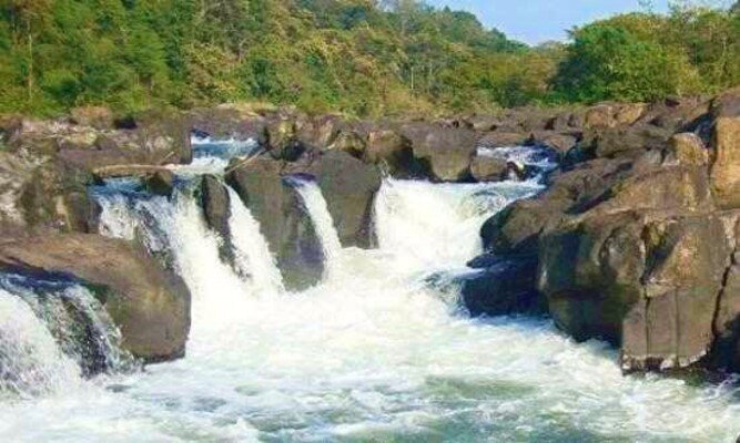 waterfalls in Pathanamthitta, places to visit in kerala, perunthenaruvi waterfalls