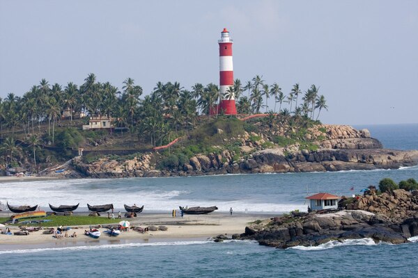 tourist places in trivandrum, places to visit in kerala, vizhinjam lighthouse